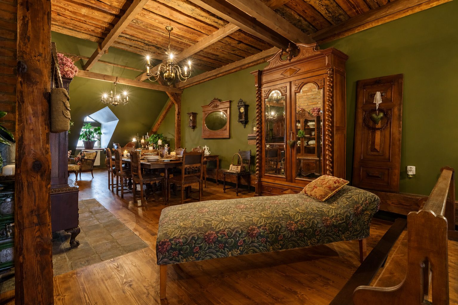 Salon se starožitným nábytkem